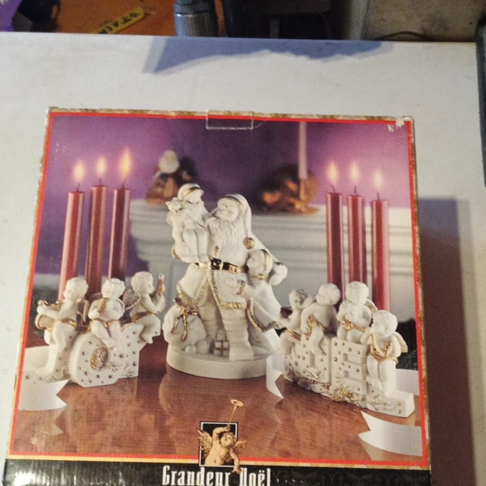 Grandeur Noël White and Gold Santa Figurine Set